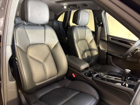 Certified 2026 Porsche Macan AWD/4WD image 30