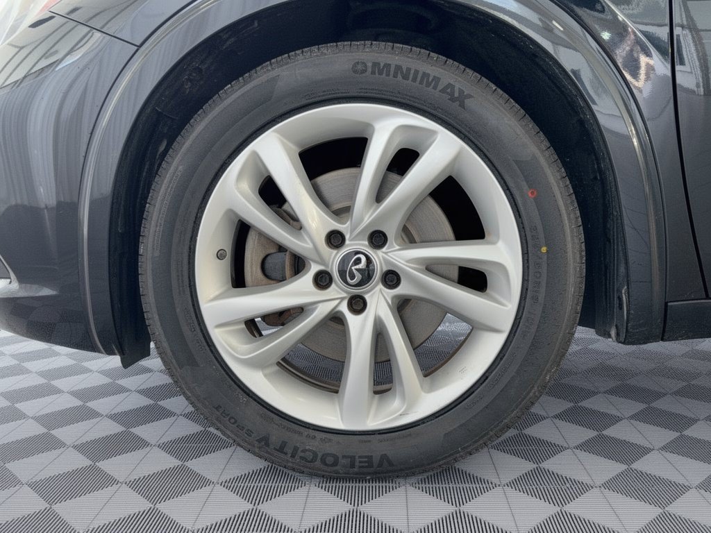 Used 2018 INFINITI QX30 FWD image 13