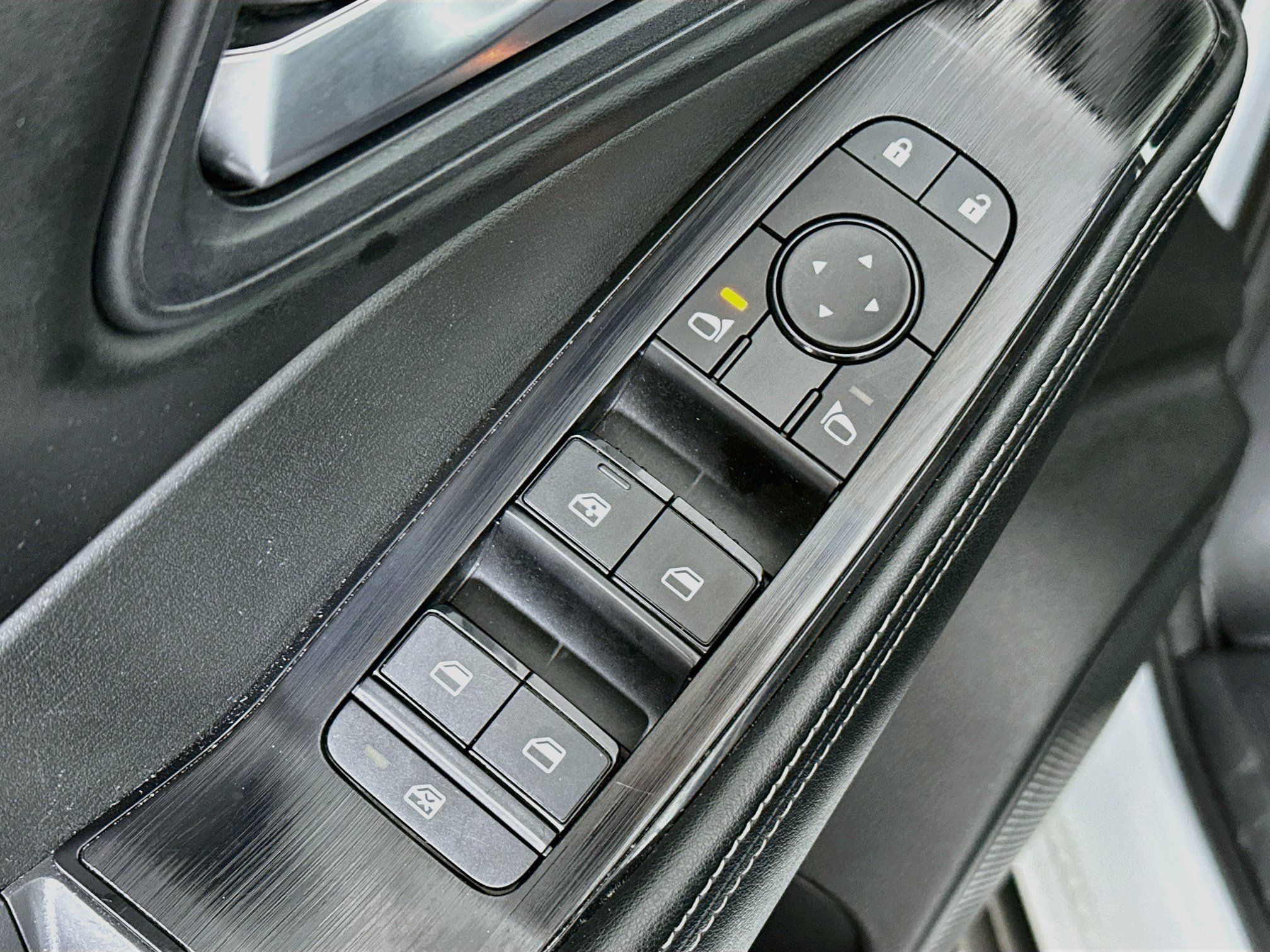 Used 2024 Nissan Rogue SV AWD/4WD image 17