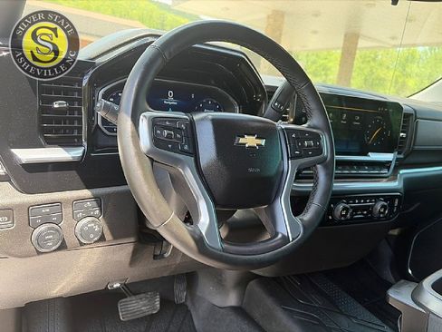Used 2023 Chevrolet Silverado 1500 LT AWD/4WD image 19