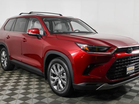 Used 2024 Toyota Grand Highlander AWD image 14