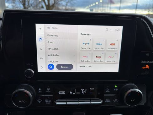 Used 2023 Toyota Highlander LE image 25