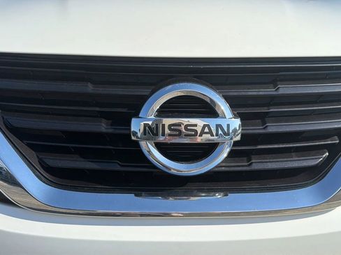 Used 2017 Nissan Altima 2.5 S w/ Interior Lighting Package FWD image 9