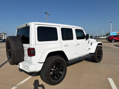 Used 2020 Jeep Wrangler Unlimited Sahara AWD/4WD image 3