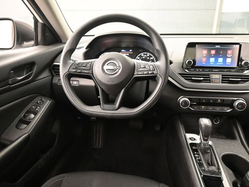 Certified 2024 Nissan Altima 2.5 S FWD image 12