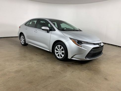 Used 2024 Toyota Corolla LE image 5