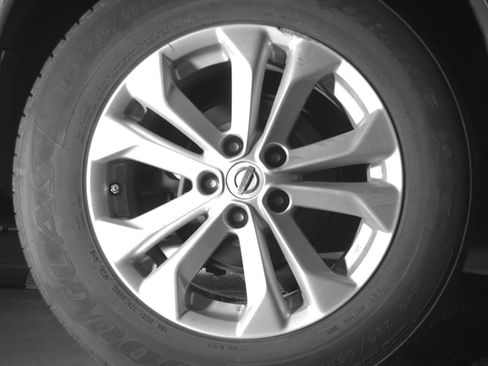 Used 2015 Nissan Rogue SV w/ SV Premium Package AWD/4WD image 15