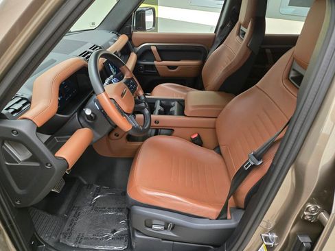 Used 2025 Land Rover Defender 110 AWD/4WD image 17