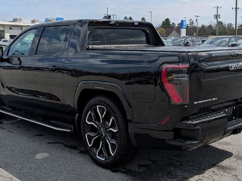 Certified 2025 GMC Sierra EV Denali AWD/4WD image 7