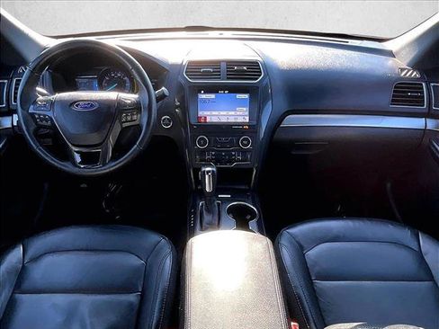 Used 2018 Ford Explorer XLT w/ Equipment Group 202A image 13