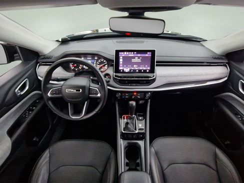 Used 2022 Jeep Compass Latitude image 11