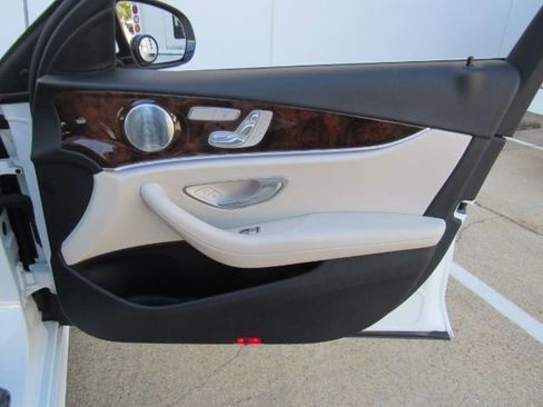 Used 2017 Mercedes-Benz E 300 image 18