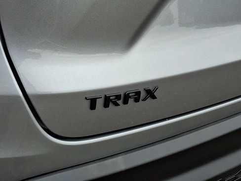 Used 2024 Chevrolet Trax RS FWD image 27