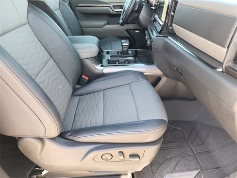 Used 2024 Chevrolet Silverado 1500 ZR2 w/ Technology Package image 14