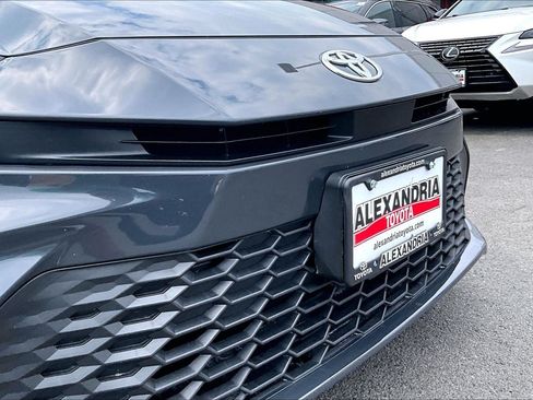 Used 2025 Toyota Camry SE FWD image 28