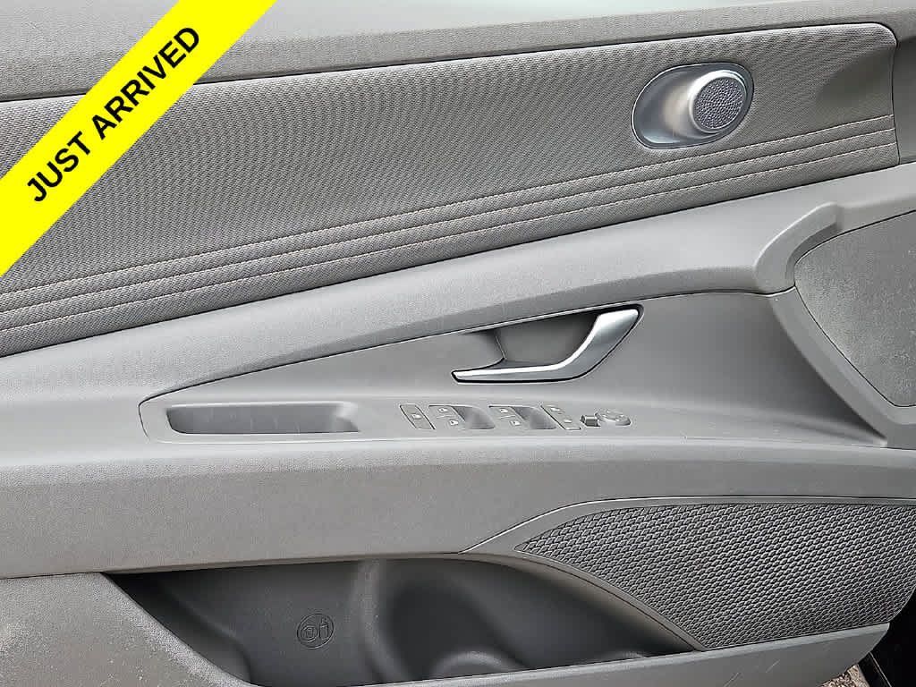 Used 2025 Hyundai Elantra SEL FWD image 11