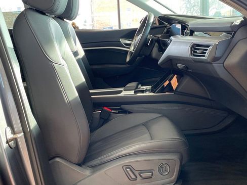 Used 2021 Audi e-tron Premium Plus w/ Premium Plus Package image 27