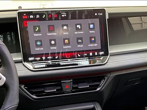 New 2026 Volkswagen Tiguan SE R-Line image 9