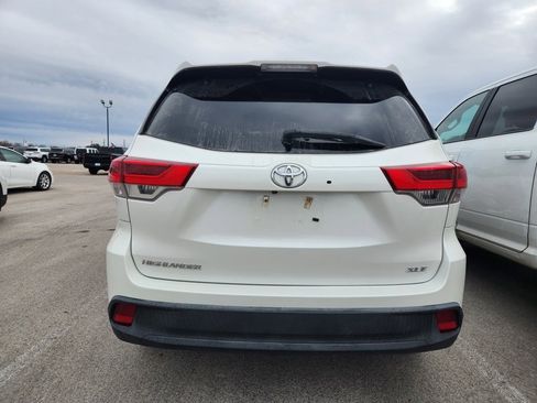 Used 2019 Toyota Highlander XLE image 3
