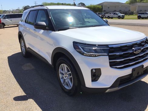 New 2026 Ford Explorer Active RWD image 7