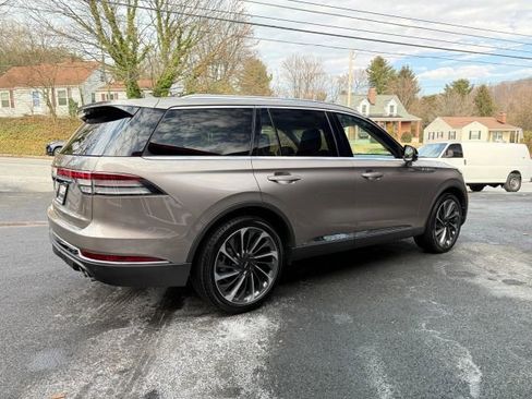 Used 2020 Lincoln Aviator Reserve w/ Equipment Group 202A image 8
