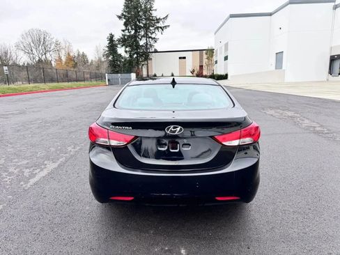Used 2013 Hyundai Elantra GLS w/ Preferred Pkg image 4