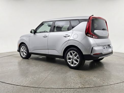Used 2025 Kia Soul LX w/ LX Technology Package FWD image 6