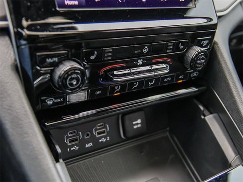 New 2025 Jeep Grand Cherokee L Altitude image 32