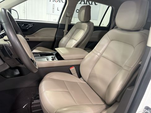 Used 2020 Lincoln Aviator 2WD image 9