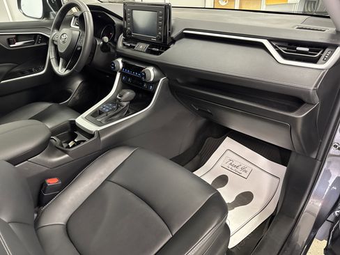 Used 2021 Toyota RAV4 XLE Premium image 35