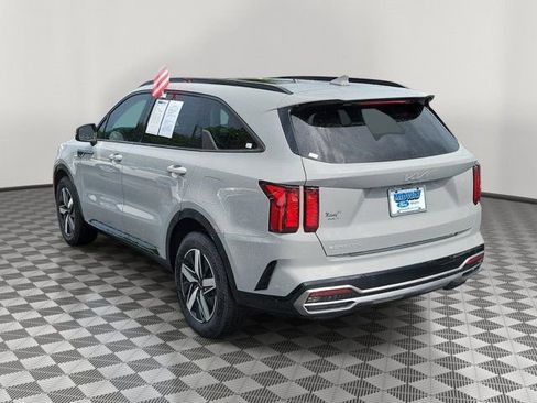 Used 2023 Kia Sorento EX w/ Panoramic Sunroof Package FWD image 4