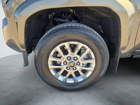 Used 2025 Toyota Tacoma Limited AWD/4WD image 16