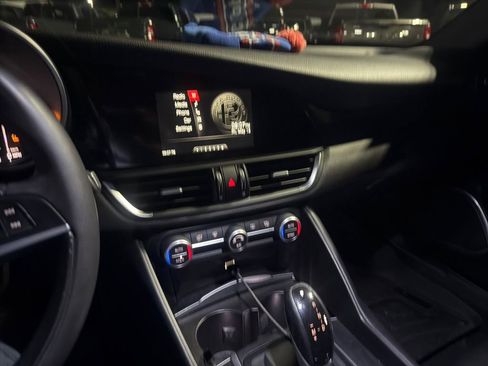 Used 2019 Alfa Romeo Giulia w/ Quick Order Package 22K Sport RWD image 5