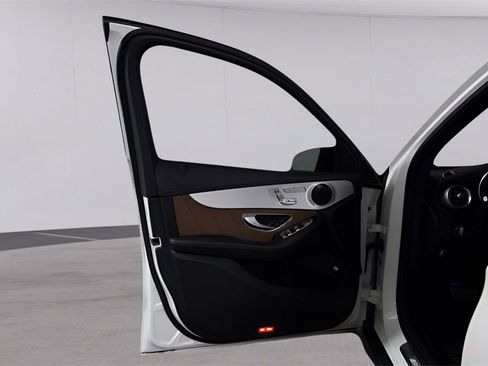 Used 2022 Mercedes-Benz GLC 43 AMG 4MATIC image 28