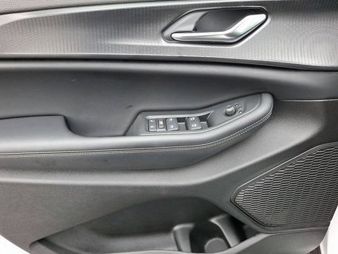 Certified 2024 Jeep Grand Cherokee L Laredo image 16