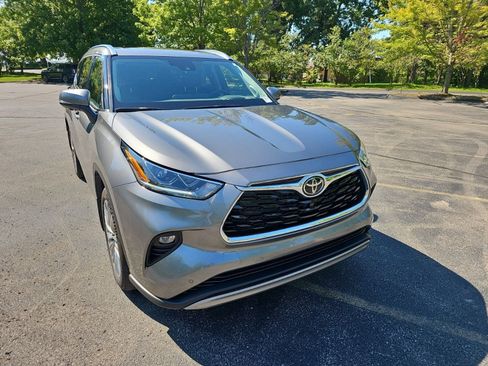 Used 2025 Toyota Highlander Platinum AWD/4WD image 8