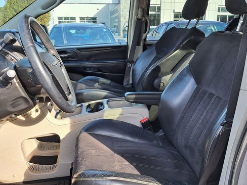 Used 2016 Chrysler Town & Country Limited w/ Trailer Tow Group image 21