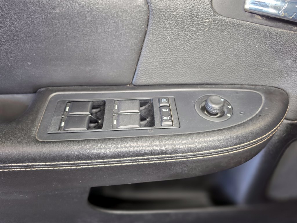 Used 2013 Chrysler 200 Limited FWD image 17