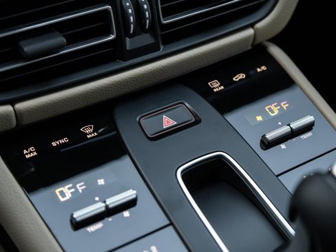 Certified 2026 Porsche Macan AWD/4WD image 26