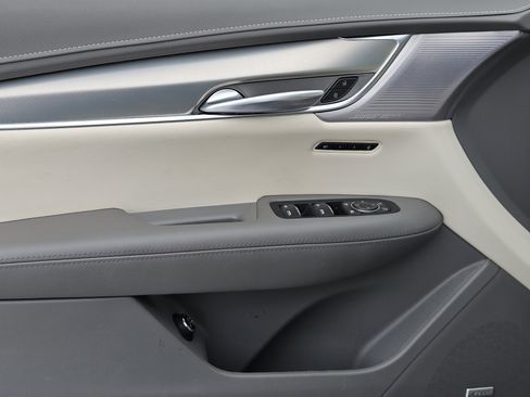 Used 2023 Cadillac XT5 Premium Luxury image 25