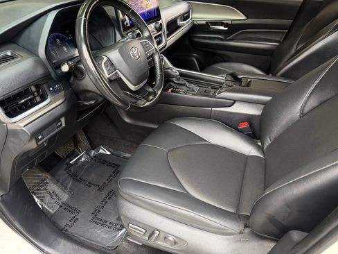 Certified 2024 Toyota Grand Highlander FWD image 18