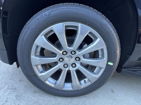 New 2026 Chevrolet Suburban Premier image 30