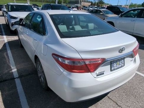 Used 2016 Toyota Camry XLE w/ Moonroof Package image 7