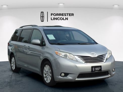Used 2015 Toyota Sienna XLE Premium AWD/4WD image 1