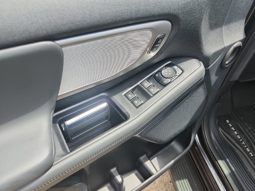 New 2026 Ford Expedition Active AWD/4WD image 17