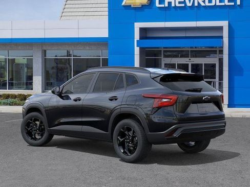New 2026 Chevrolet Trax LT w/ Driver Confidence Package FWD image 3