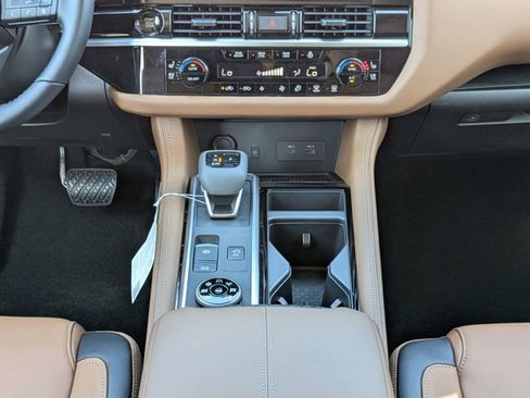 New 2025 Nissan Pathfinder Platinum image 17