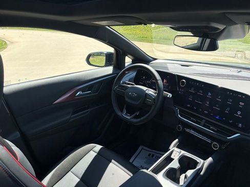 New 2025 Chevrolet Equinox EV RS AWD/4WD image 38