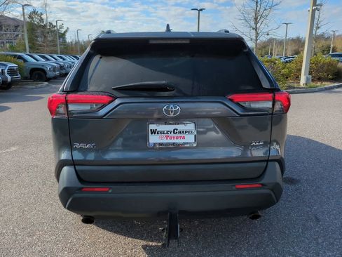 Used 2019 Toyota RAV4 XLE AWD/4WD image 5