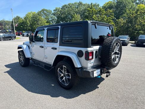 Used 2024 Jeep Wrangler Unlimited AWD/4WD image 5